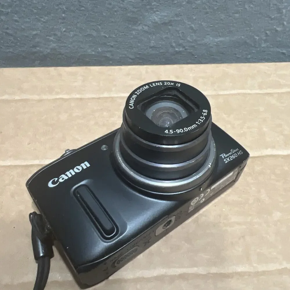 Canon PowerShot SX260 HS 12.1MP Digital Camera Black w/20x Zoom Bundle